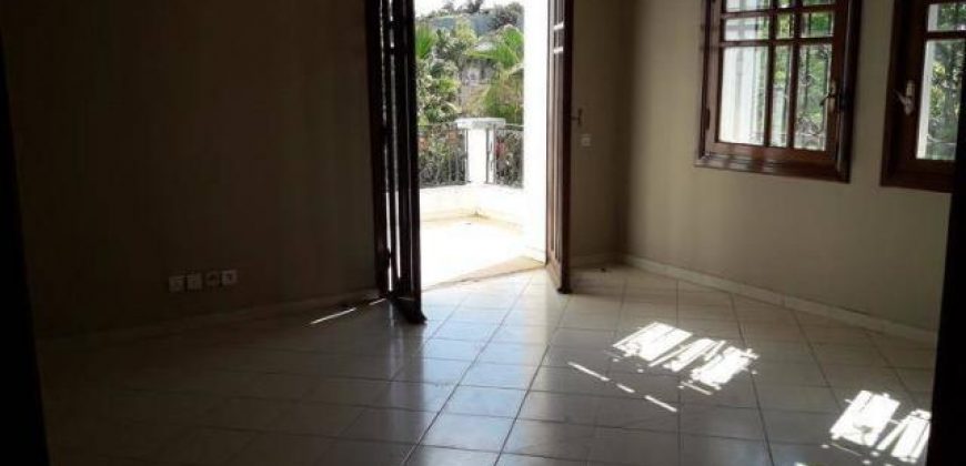 CALIFORNIE  –VILLA A LOUER VIDE 1000 M 4 CH