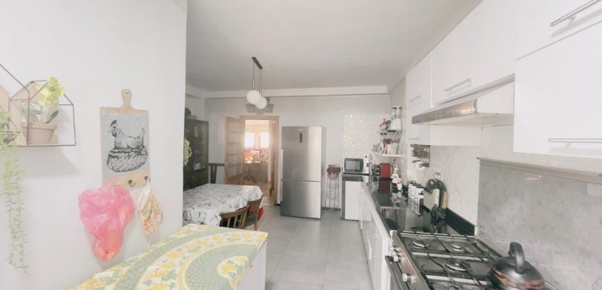 2 mars Appt a vendre à  Superficie 179m² 3ch avec 2 balcon