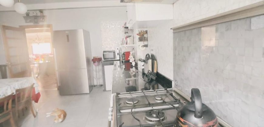 2 mars Appt a vendre à  Superficie 179m² 3ch avec 2 balcon