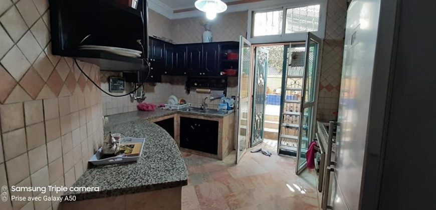2 mars -appartement a vendre a  SUP 157 M 3 CH terrasse
