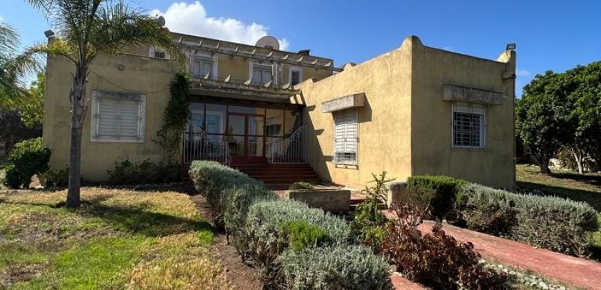 villa à louer à tnaine chtouka de presque un ha (eau puit +Radeej+ courant one)