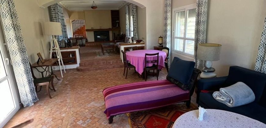 villa à louer à tnaine chtouka de presque un ha (eau puit +Radeej+ courant one)