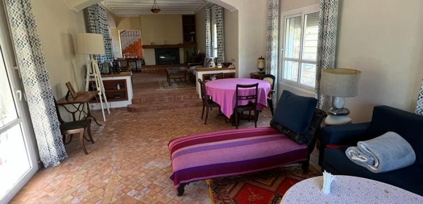 villa à louer à tnaine chtouka de presque un ha (eau puit +Radeej+ courant one)