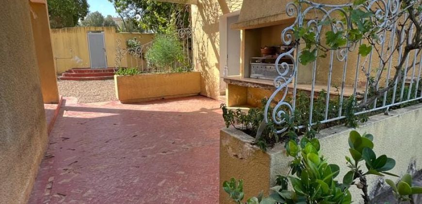villa à louer à tnaine chtouka de presque un ha (eau puit +Radeej+ courant one)