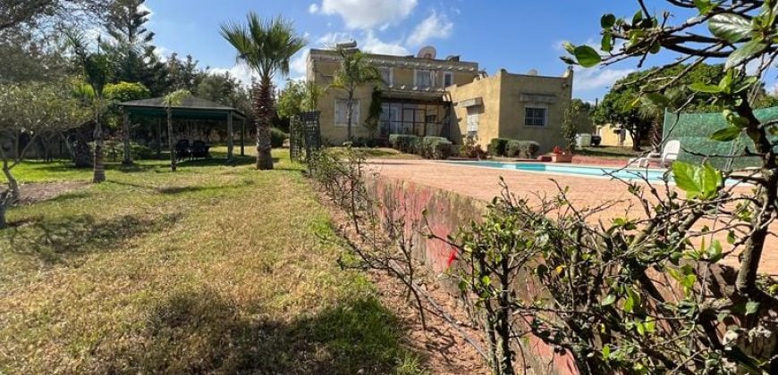 villa à louer à tnaine chtouka de presque un ha (eau puit +Radeej+ courant one)