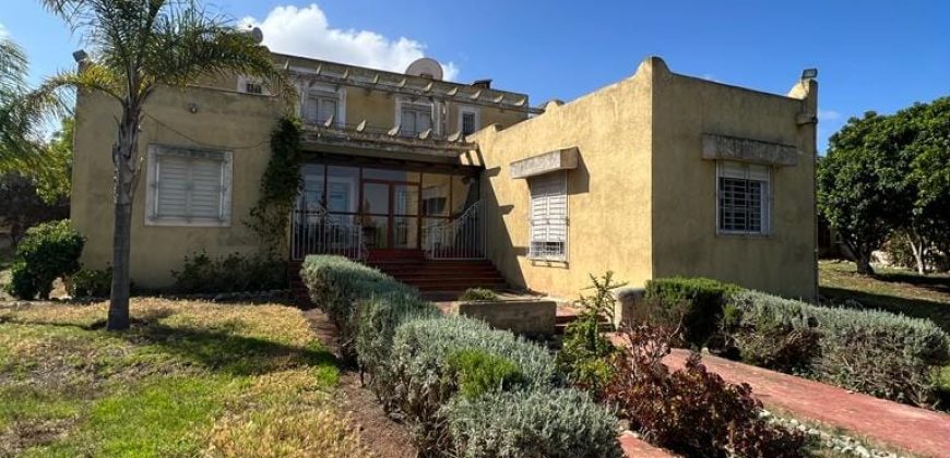 villa à louer à tnaine chtouka de presque un ha (eau puit +Radeej+ courant one)